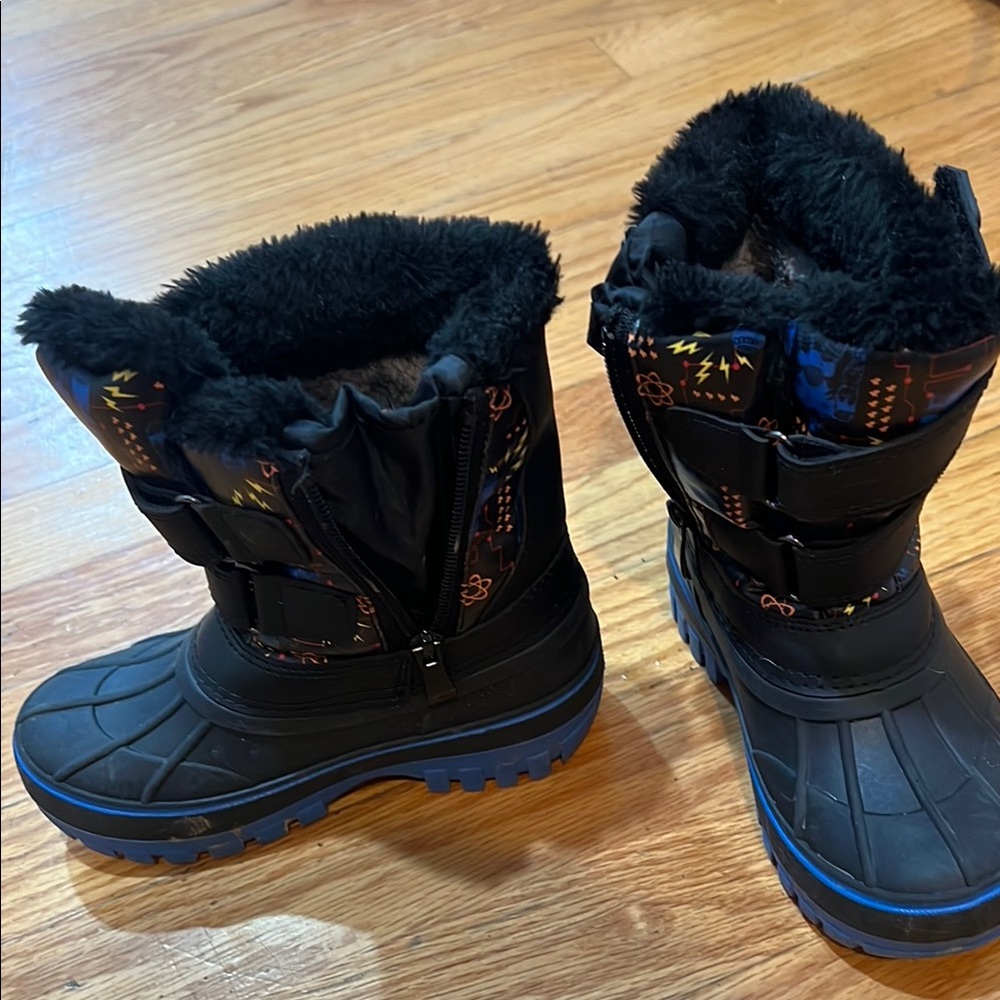 Stylish Black Winter Boots with Pattern